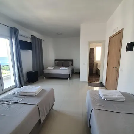 Hotel 33