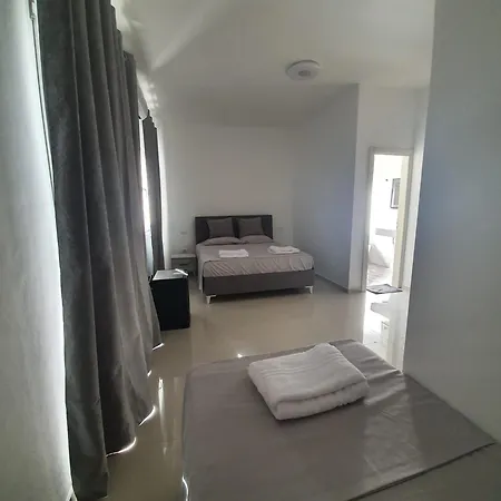 Hotel 33