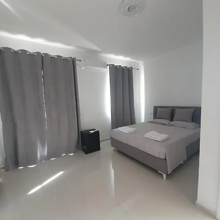 Hotel 33